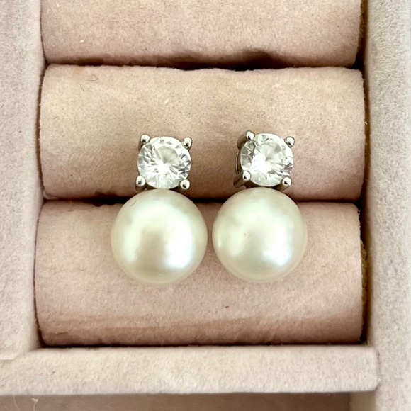 Pearl Sterling silver 925 stud earrings with CZ - Picture 1 of 3